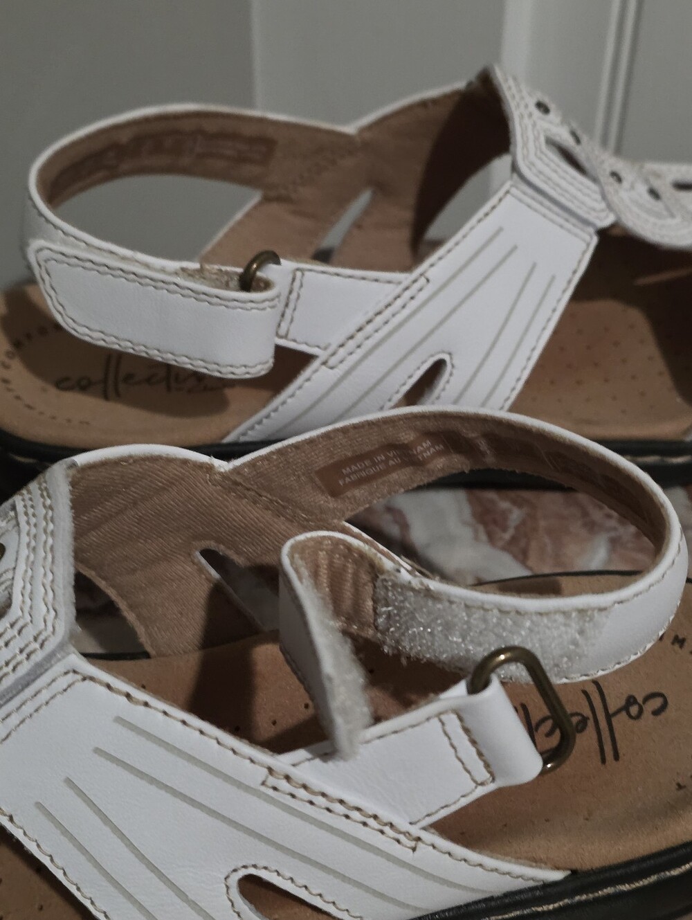 Clarks Women's White Sandals - Picture 4 of 7